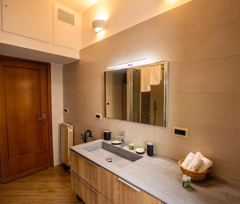 Dimora Al Colosseo, 2 Bedrooms Rom Eksteriør billede